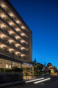 2021-06/amarilia-hotel-exterior-2.jpg